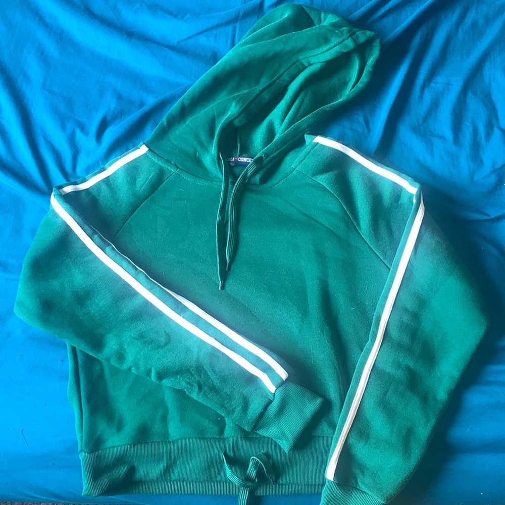 green cropped hoodie